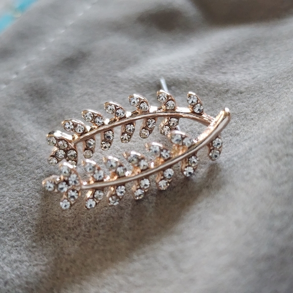 💚Boho Dainty Olive Branch Rose Gold CZ Earrings - Picture 2 of 12